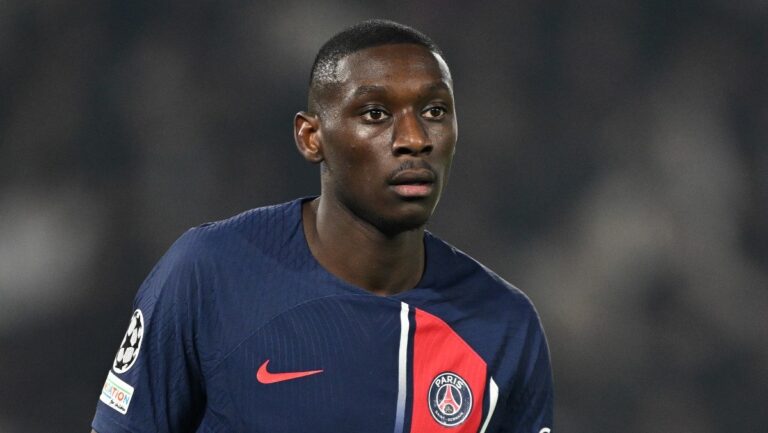 Man United new betting favorites to sign Randal Kolo Muani in loan deal from PSG